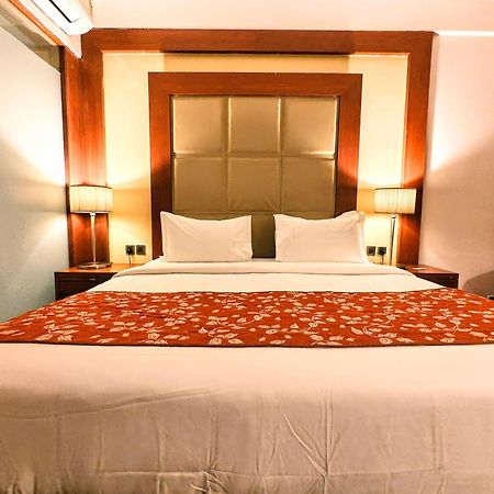 Hotel The Sky Imperial, Thaltej Ahmedabad Exterior foto
