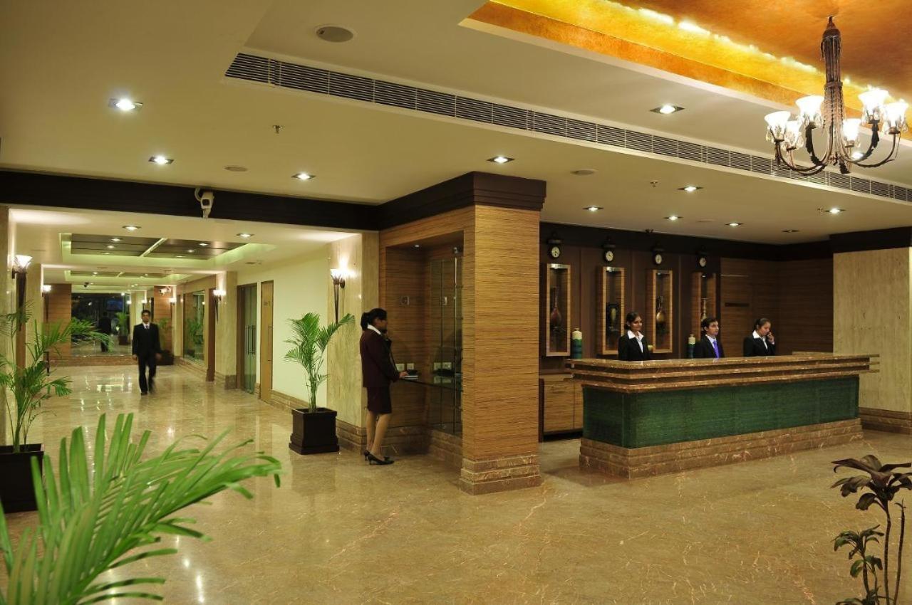Hotel The Sky Imperial, Thaltej Ahmedabad Exterior foto
