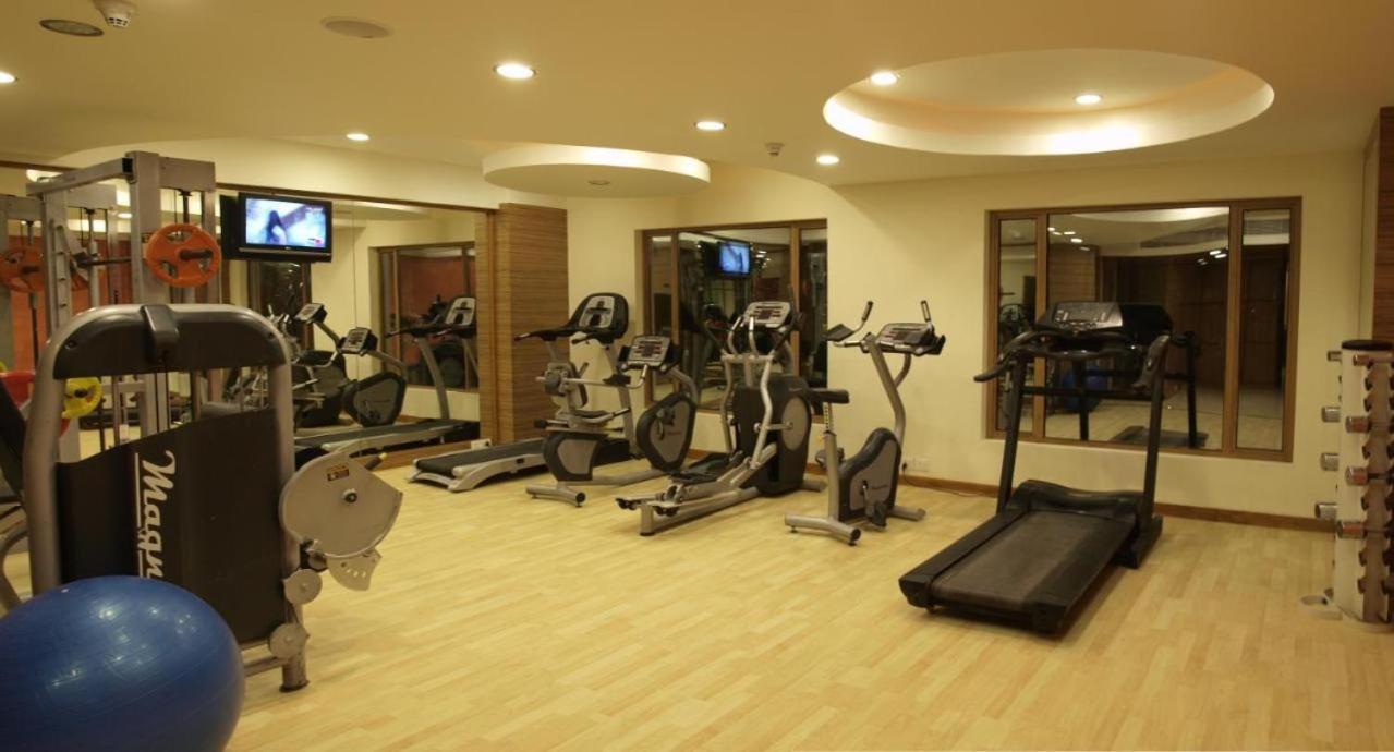 Hotel The Sky Imperial, Thaltej Ahmedabad Exterior foto